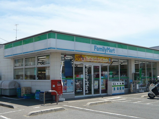 Convenience store. 554m to Family Mart (convenience store)