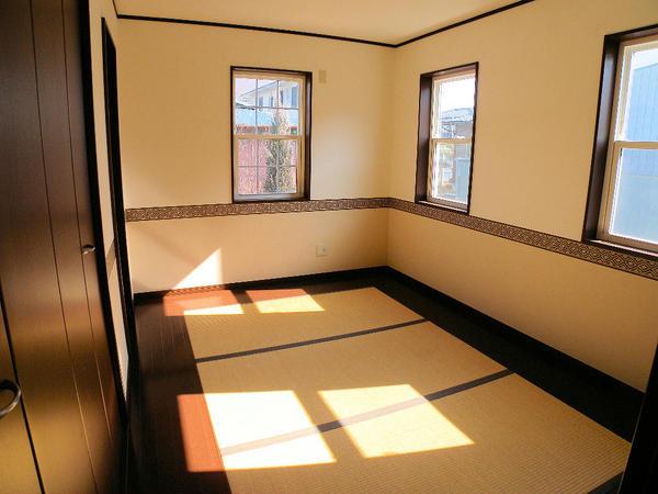 Non-living room. 1F Is a Japanese-style room with atmosphere. (August 2013) Shooting