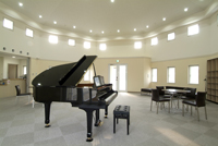 Other Equipment. Kids Room, Multipurpose room with a kitchen, hole, There is a mini shop "Sakura House" is, Going to be a community of place among residents. Also performs a variety of front services, such as service-resident staff brokerage, To support the day-to-day life. As at the time of the event such as an earthquake is to become a disaster prevention center for the region, Fulfill the beginning various disaster prevention feature an emergency drinking water generation system "well up" (in Sakura House) paid by the content