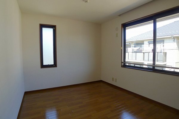 Other room space. North Western-style