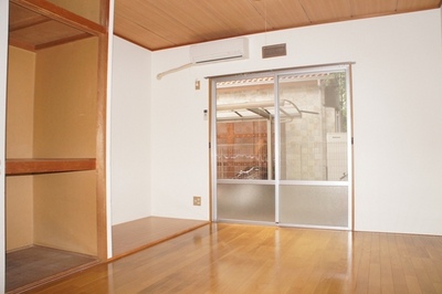 Living and room. Air conditioning and with a lighting