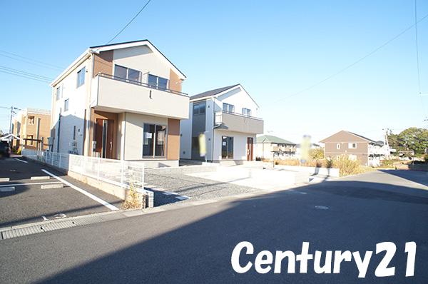 Local photos, including front road. 11 / 22 shooting