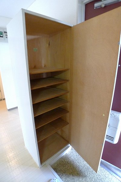 Entrance. Cupboard