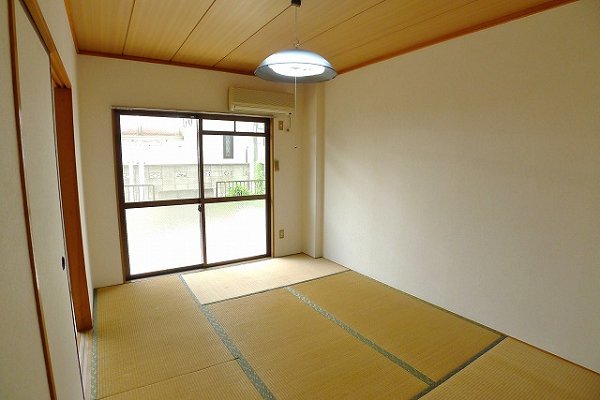 Other room space. Japanese-style room south