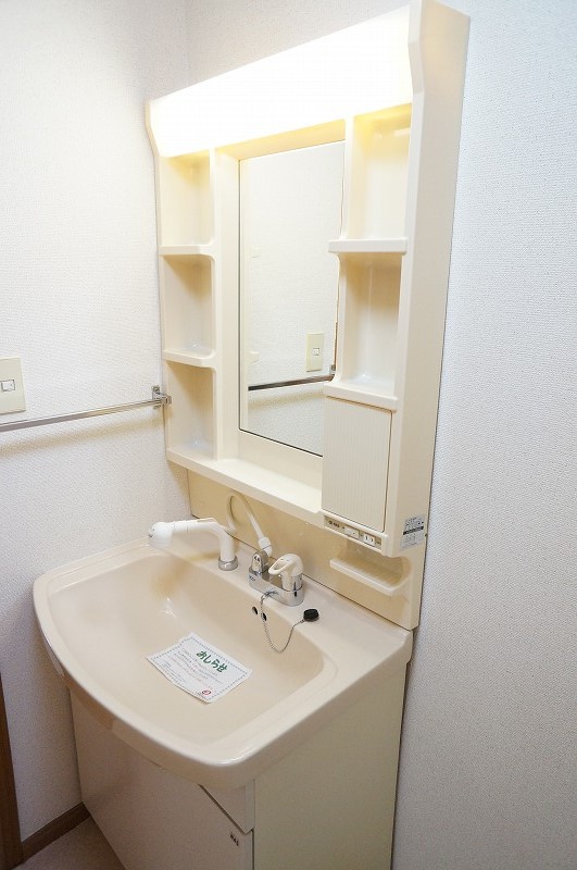 Washroom. There basin dressing room ・ Independent wash basin.