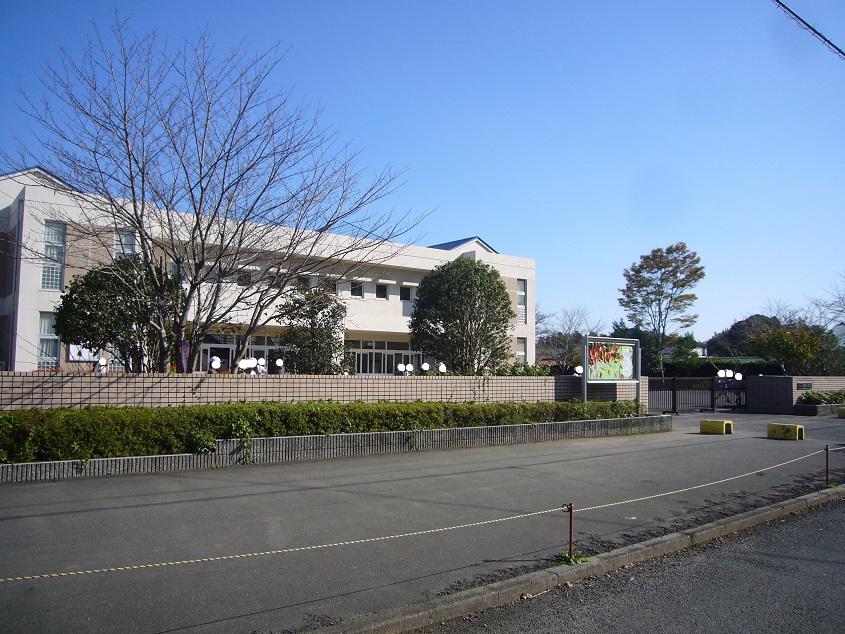 Primary school. 600m walk 8 minutes to Mizuho Elementary School, Elementary school until, Since the wide road within the subdivision is school route, So it is safe.