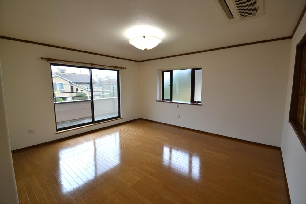 Non-living room. 2 Kaiyoshitsu 12.3 tatami