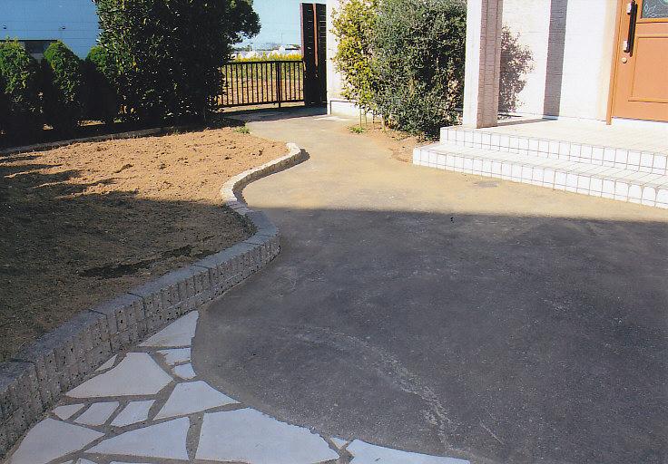 Garden. Stylish approach and mini garden