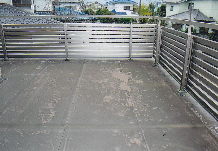 Balcony. Spacious roof balcony