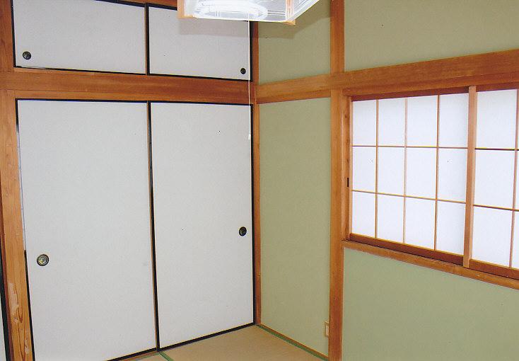 Other introspection. With closet of with upper closet