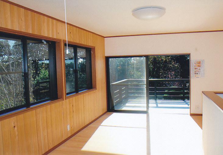 Living. Bright in the southeast angle room LDK Second floor