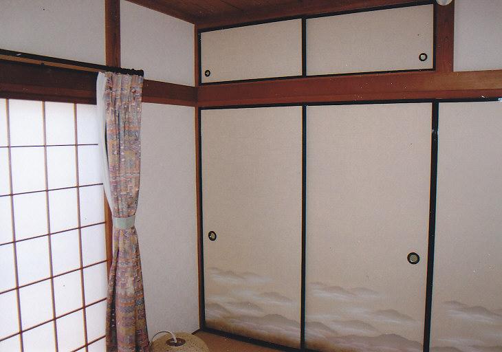 Other introspection. Closet with a upper closet