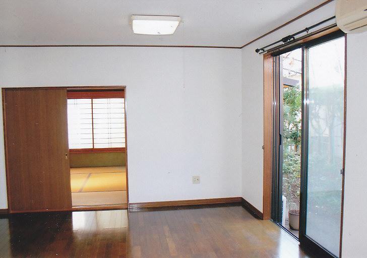 Living. Next to the Japanese-style, easy-to-use LDK