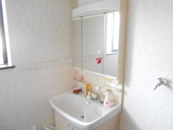 Wash basin, toilet