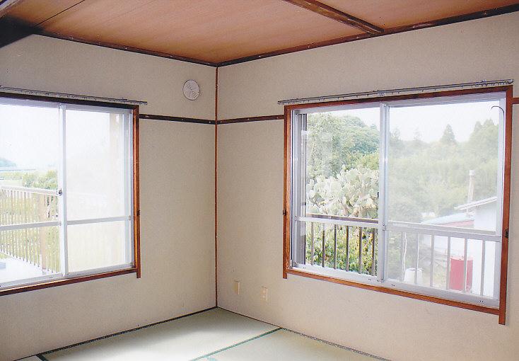 Other introspection. Bright Japanese-style room in a corner room