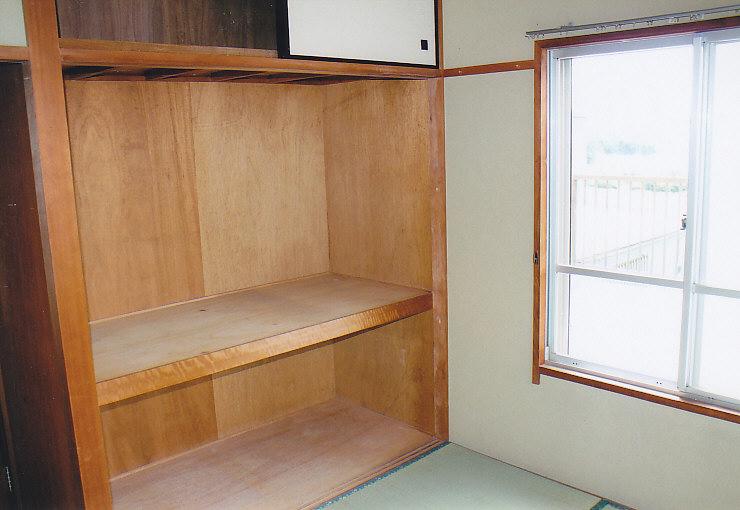 Other introspection. Upper closet with closet (Sliding door will enter)