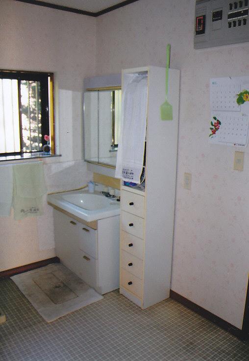 Wash basin, toilet. 3.5 Pledge of spacious wash room