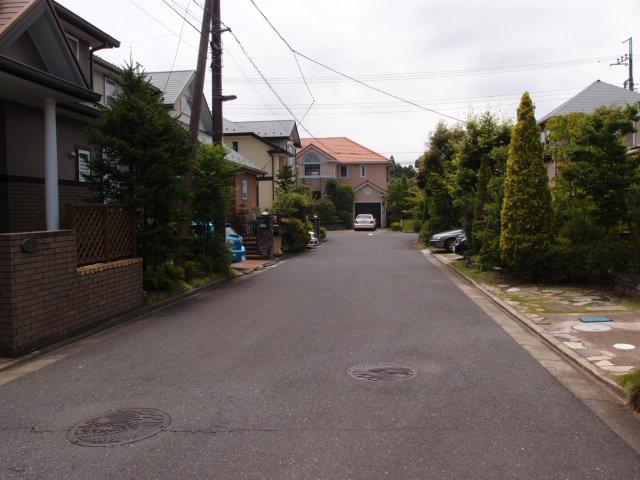 Local photos, including front road. Frontal road