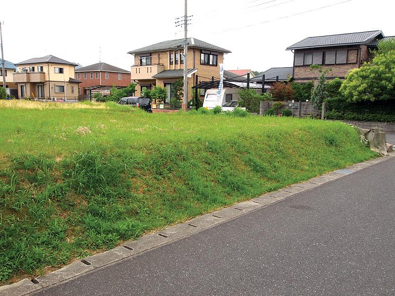 Local land photo. A quiet residential area. Also equipped with garbage station. 