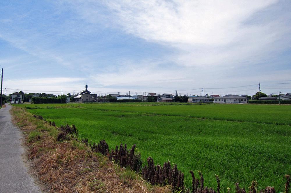 View photos from the dwelling unit. View from the site (June 2012) shooting, Front has spread a rural landscape