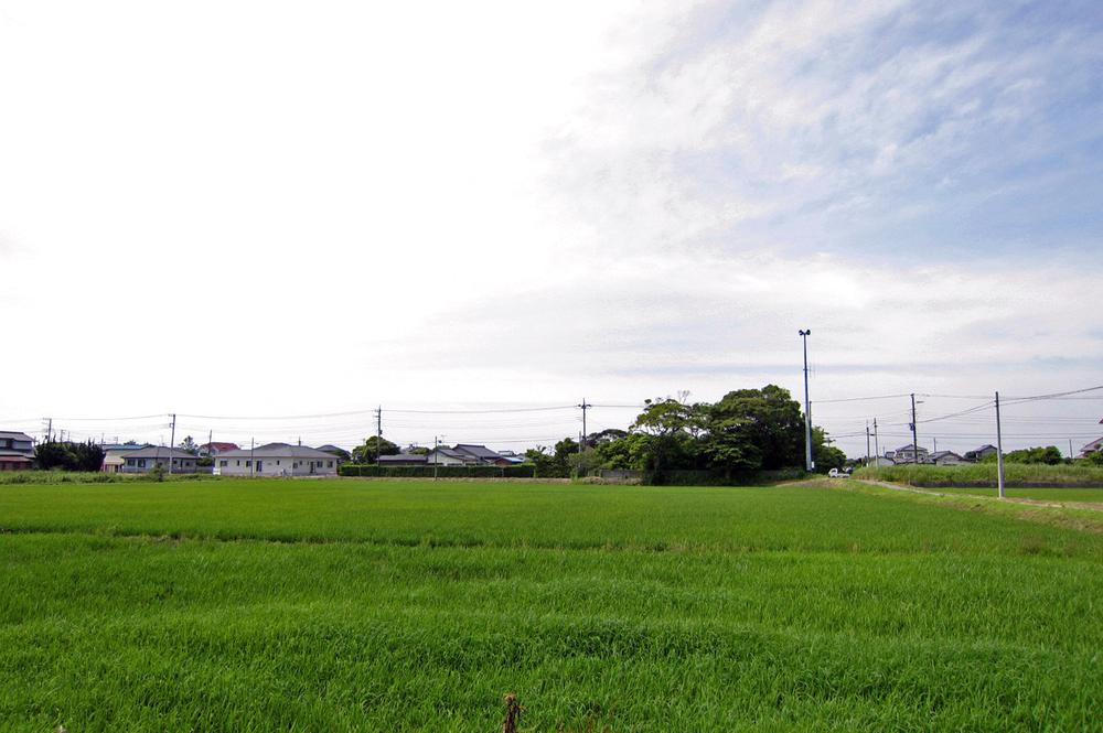 Other Environmental Photo. View from the site (June 2012) shooting, Front has spread a rural landscape