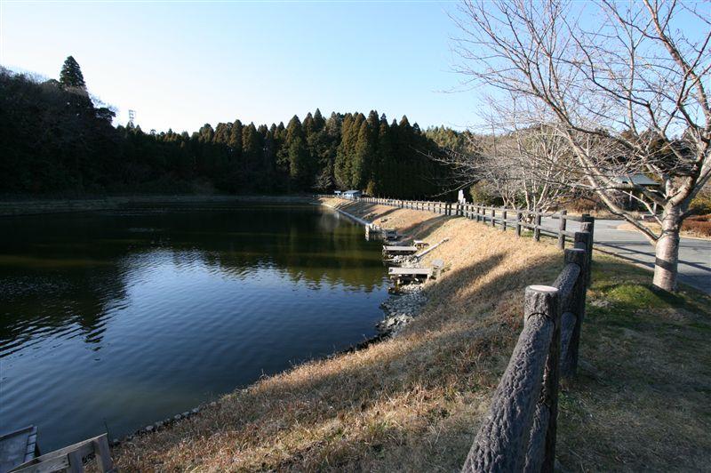 park. On the banks of Midorigaoka, Until the fishing pond pond 400m Midorigaoka fishing pond.