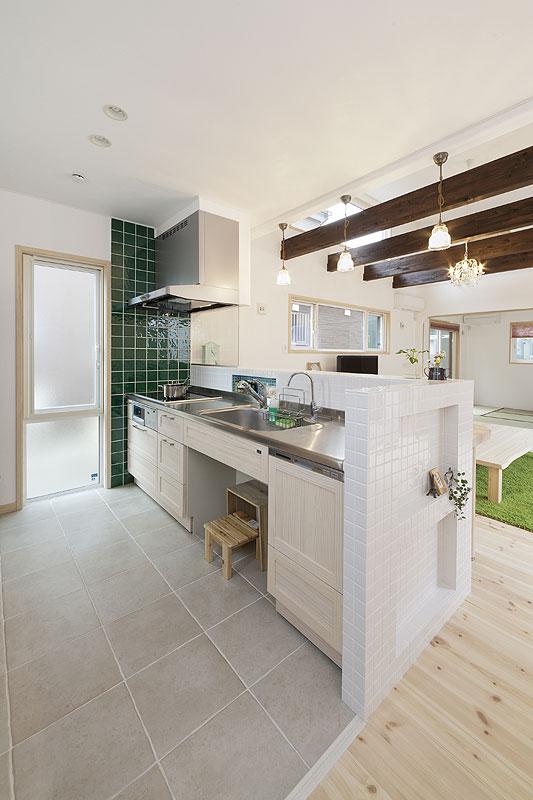 Kitchen. Combination of the counter of the wooden door of the kitchen and the white tile. Fashionable point green tile