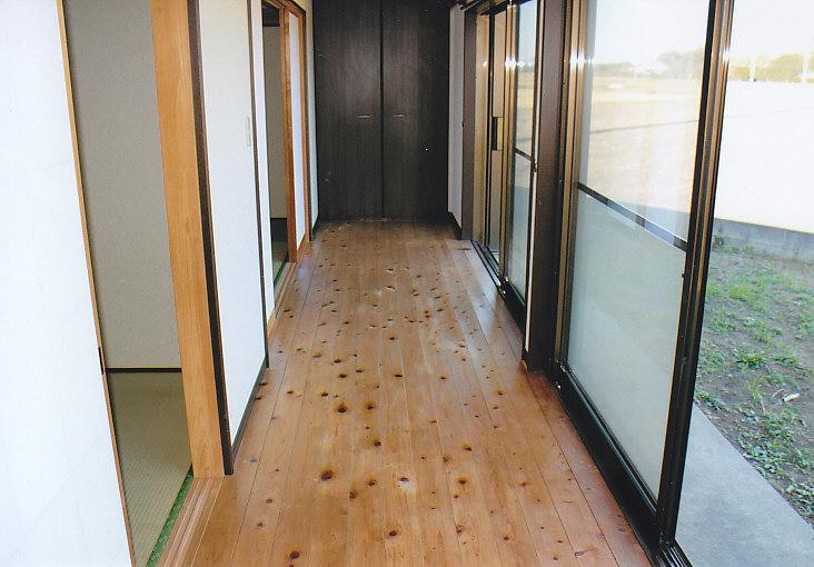 Other introspection. Hiroen using solid wood