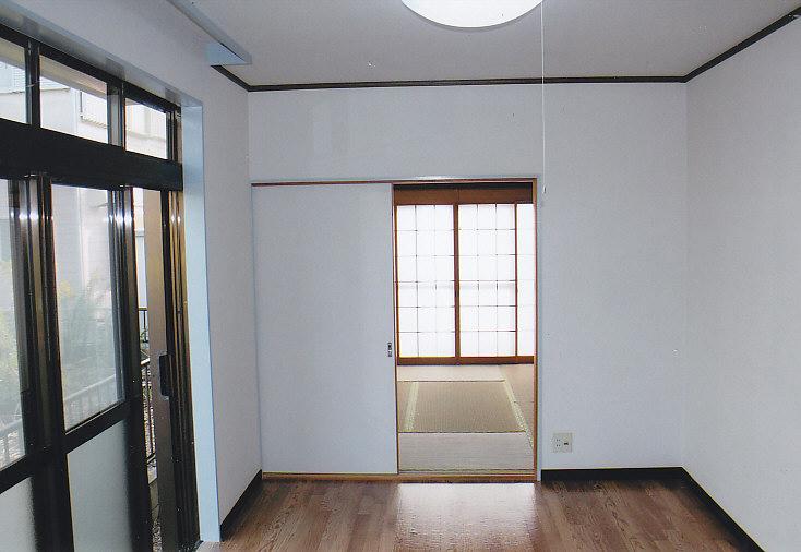 Living. Next to the Japanese-style, easy-to-use LDK