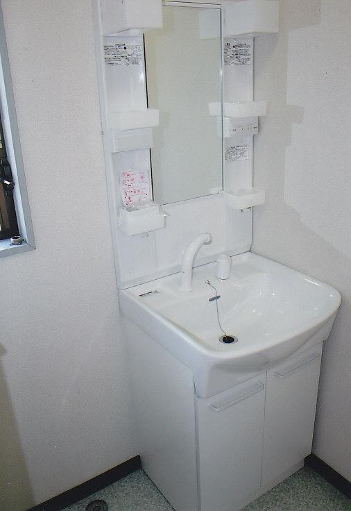 Wash basin, toilet. A little wash room of spread