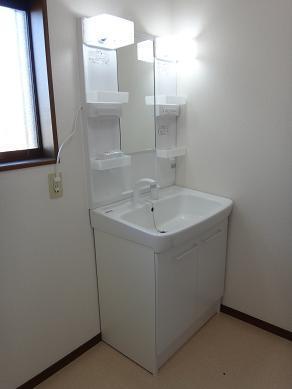 Wash basin, toilet