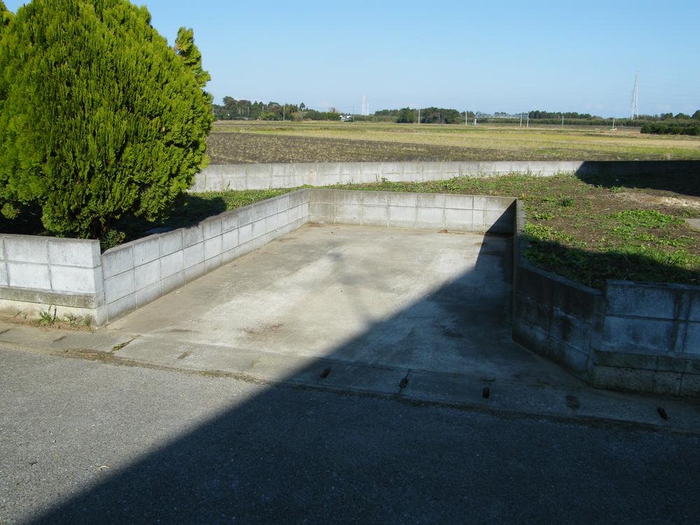 Parking lot