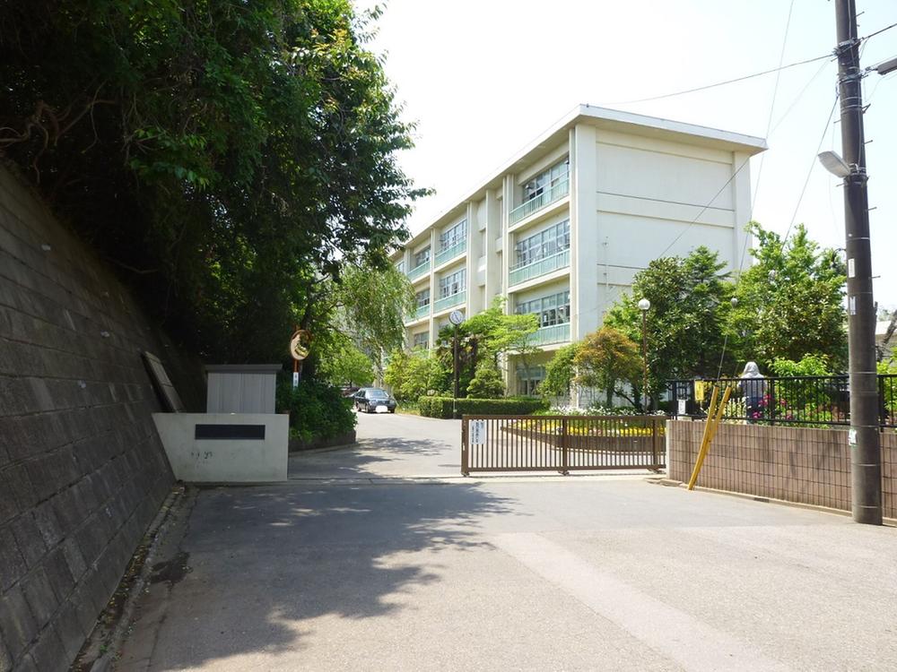 Junior high school. Kamishizu 730m walk 9 minutes until junior high school