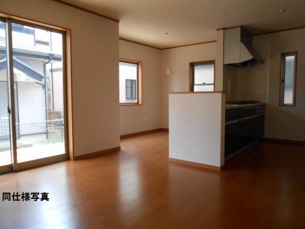 Same specifications photos (living)