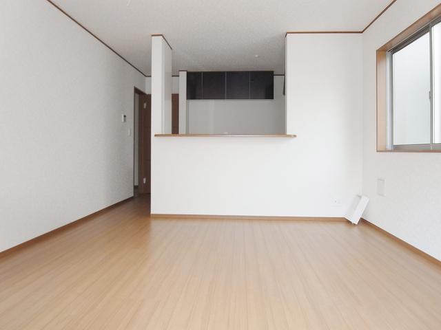 Same specifications photos (living). Interior construction cases