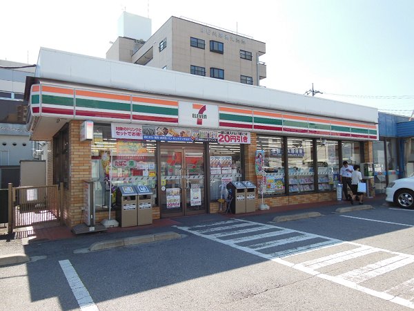 Convenience store. 780m to Seven-Eleven (convenience store)
