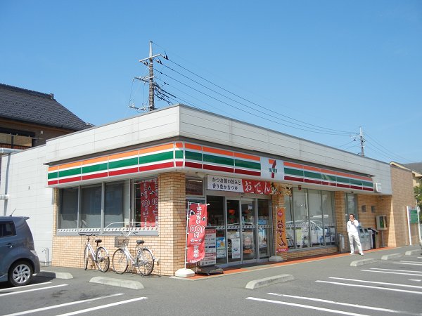 Convenience store. 790m to Seven-Eleven (convenience store)