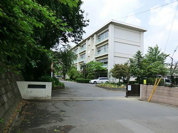 Junior high school. 1900m Kamishizu junior high school to the surrounding environment Walk 24 minutes