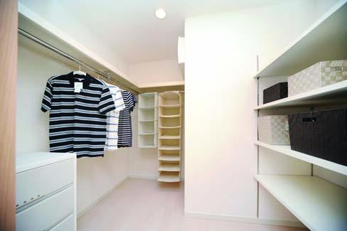It is a reference photograph of (all building Common) same specifications as a walk-in closet. The maximum is a specification that can be used depending on your application in three quires space of!. (All building Common) same specification