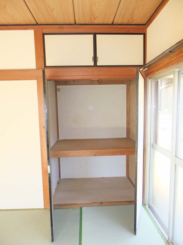 Receipt. Storage of Japanese-style room