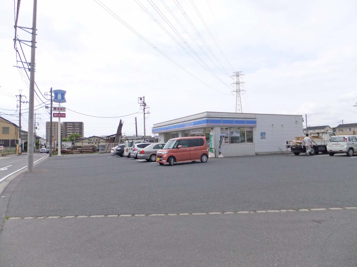 Convenience store. 747m until Lawson Sakura Toyama store (convenience store)