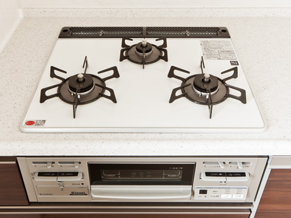 Kitchen.  [Pearl Crystal top stove] Beautifully excellent heat resistance Pearl Crystal top stove. Dirt is also easy to clean with wipe person, such as boiling over.
