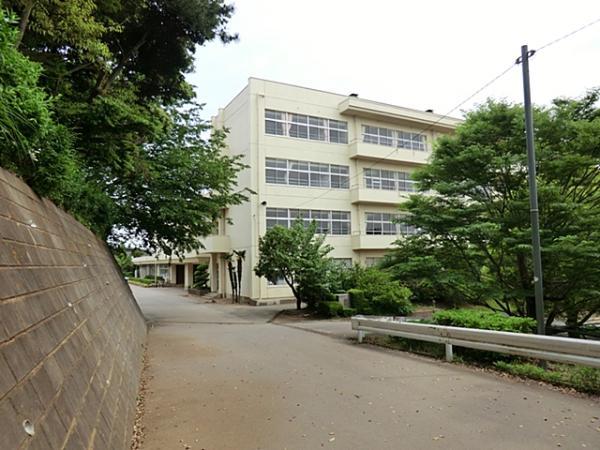 Junior high school. Usui 14-minute walk from the 1100m junior high school until junior high school