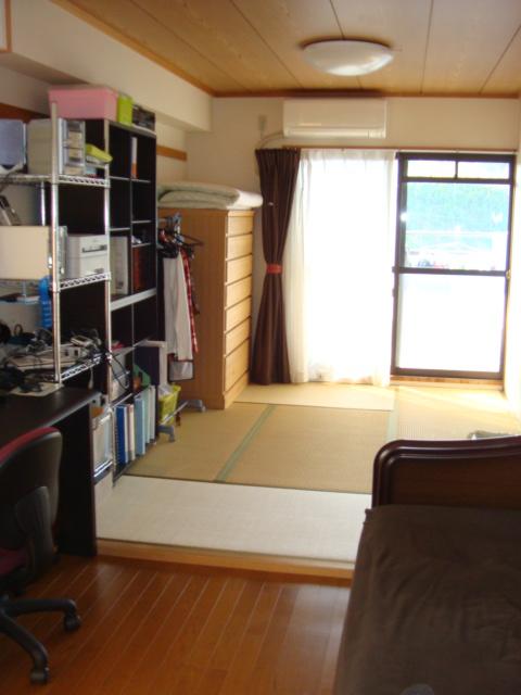 Non-living room. June 2012 Reform the Western and Japanese-style room in Tsuzukiai