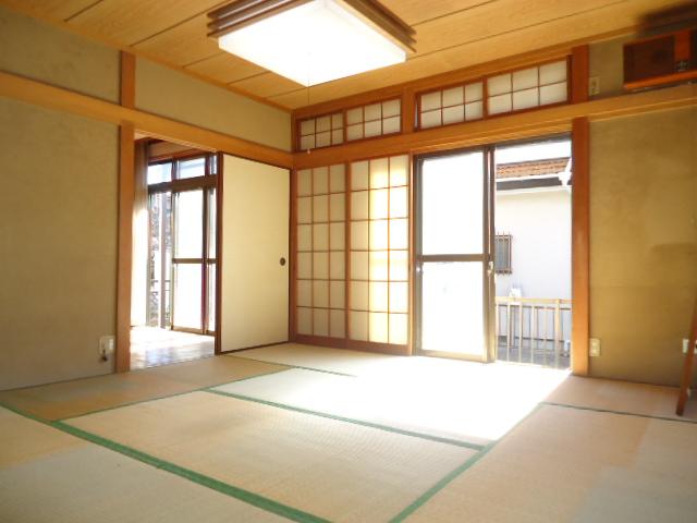Non-living room. 1st floor: Japanese-style room (February 2013) Shooting