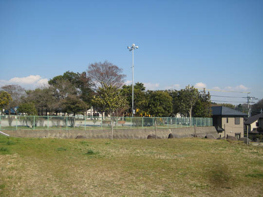 Local land photo. Minamiyukarigaoka 7-6 compartment (pictured), Southeast corner lot of south terraced the east side is in the pedestrian street. Overlooking the park and forest, Lush shaping land. Facing any compartment also 6m road in subdivision, Good per sun. (March 2011 shooting)