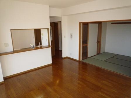 Living. Japanese-style room ・ Living room spacious available in the kitchen and on earth