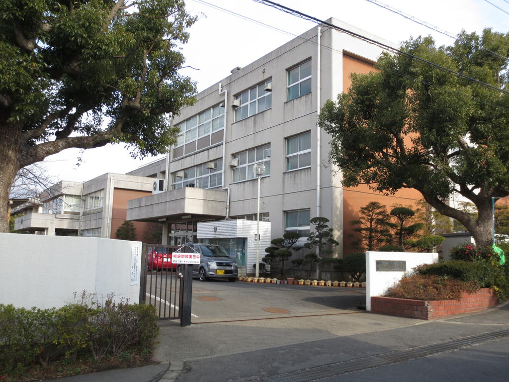 Primary school. 445m until Sakura Tatsuma field stand elementary school (elementary school)