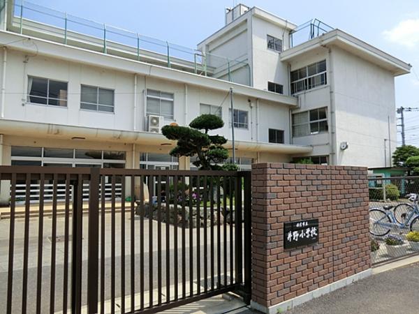 Primary school. Ino 11-minute walk from the 850m elementary school to elementary school.