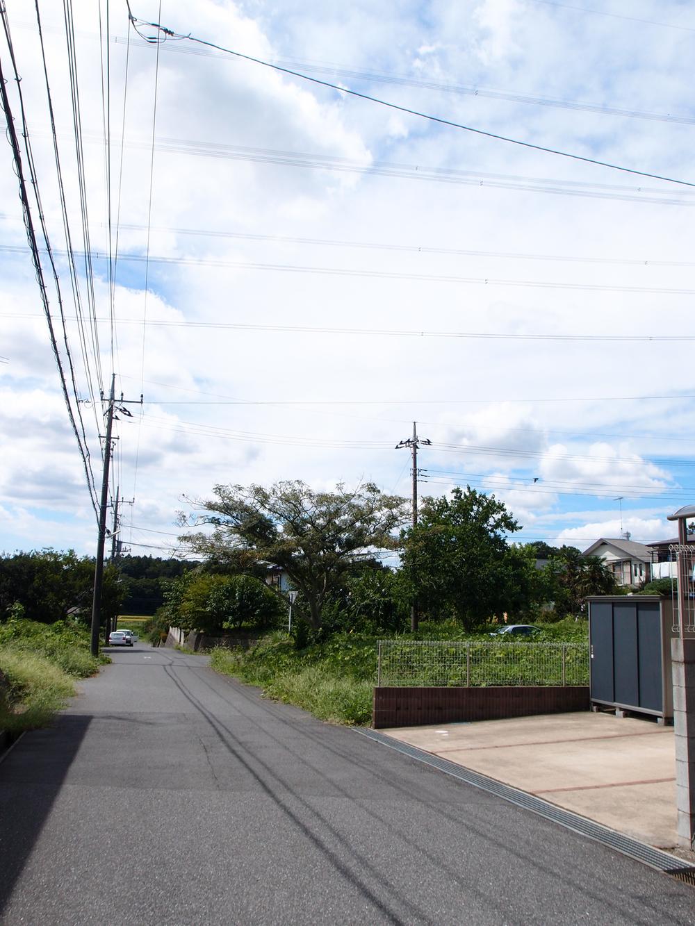 Local photos, including front road. Front road (south 6.0m public road)